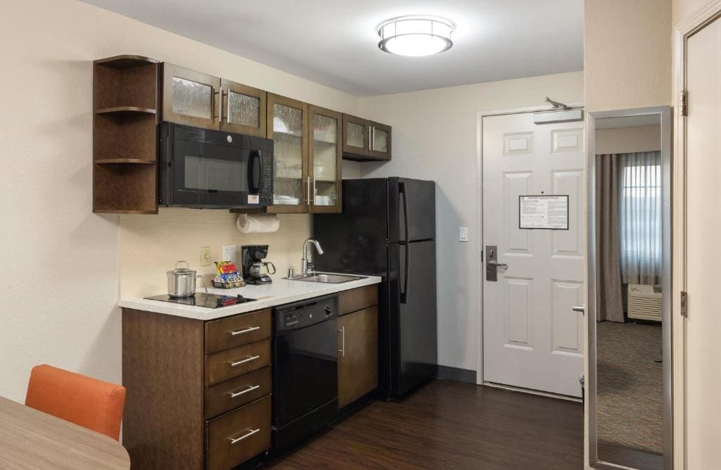 Studio Suite with Two Double Beds room - Image 3