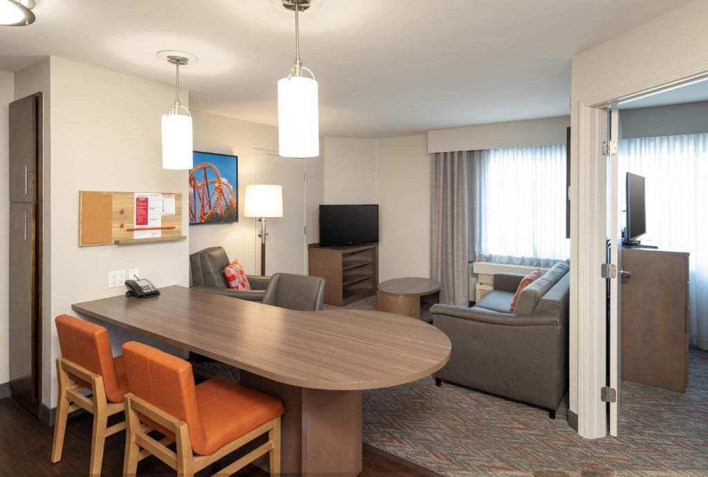 One-Bedroom Queen Suite room - Image 3