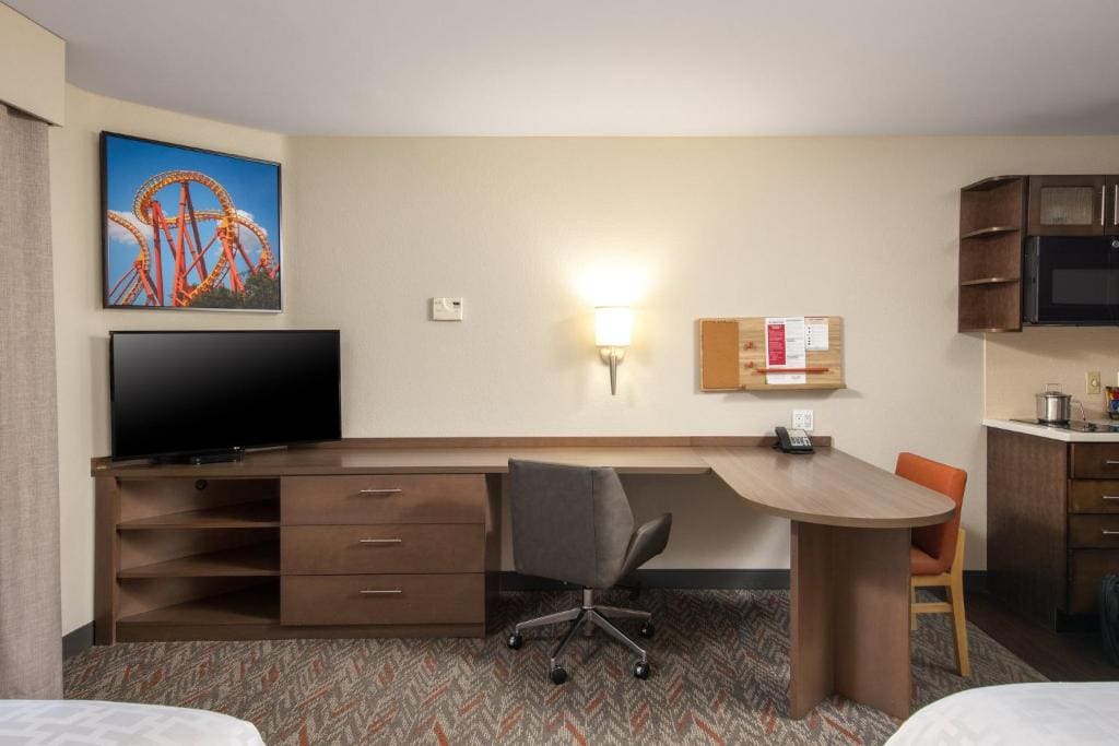 Suite with Two Double Beds - Hearing Accessible room - Image 2