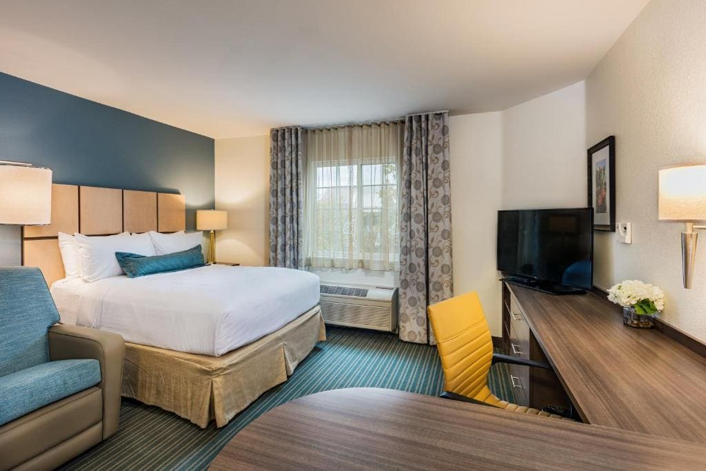 Queen Studio Suite - Communication Accessible room - Image 2