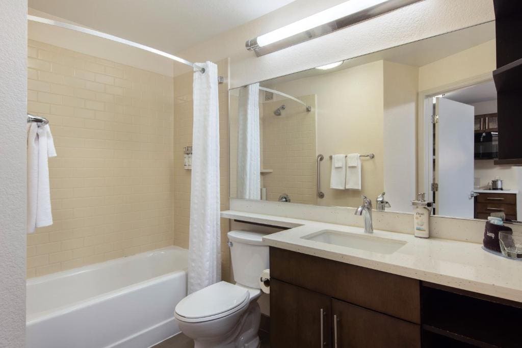 Studio Suite with Two Double Beds room - Image 2