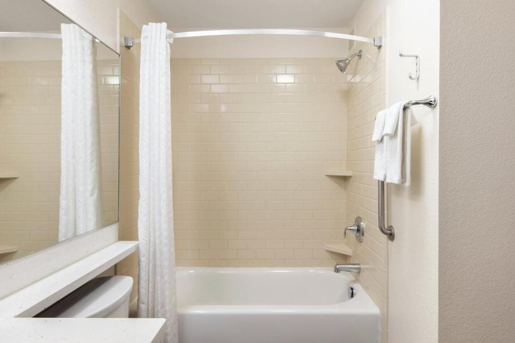 Studio Queen Suite room - Image 2