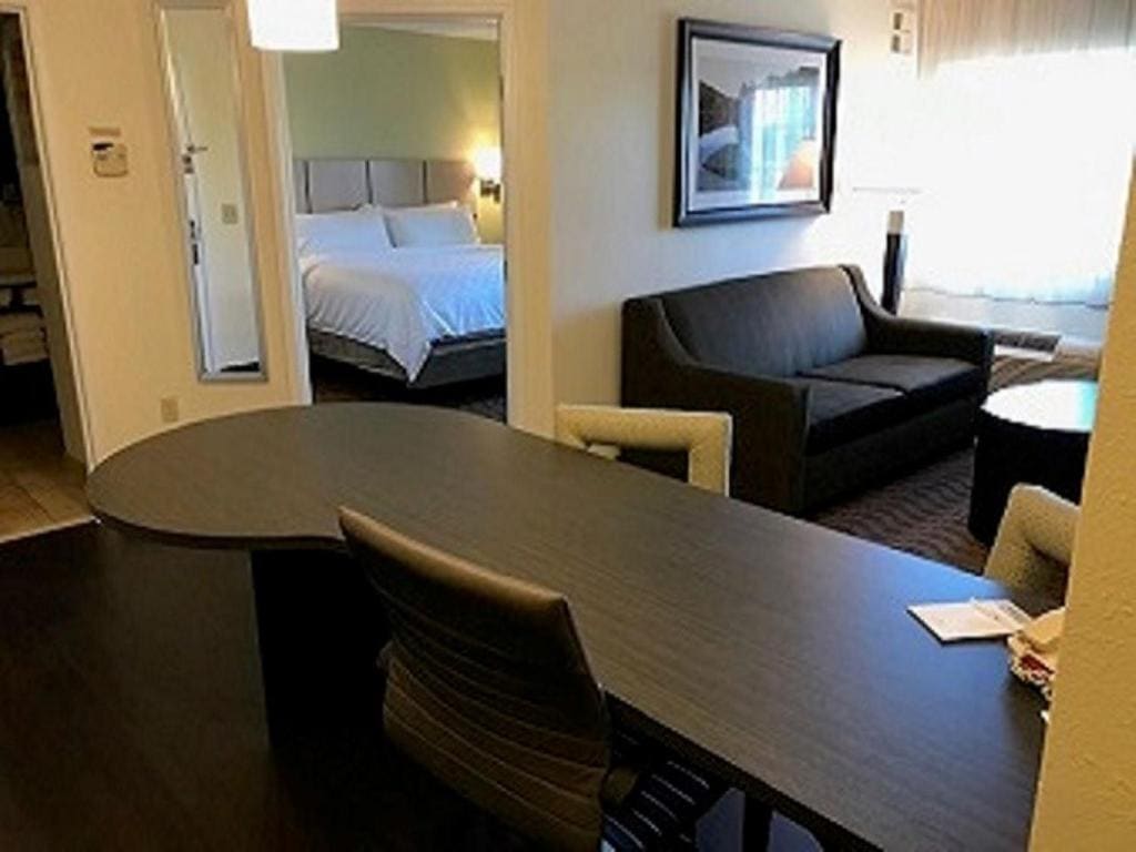 One-Bedroom Suite room - Image 2