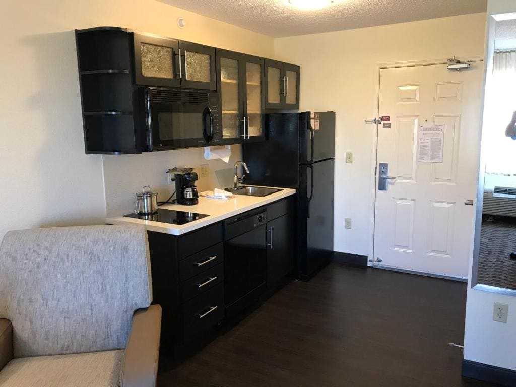 Studio Suite with Two Double Beds room - Image 2