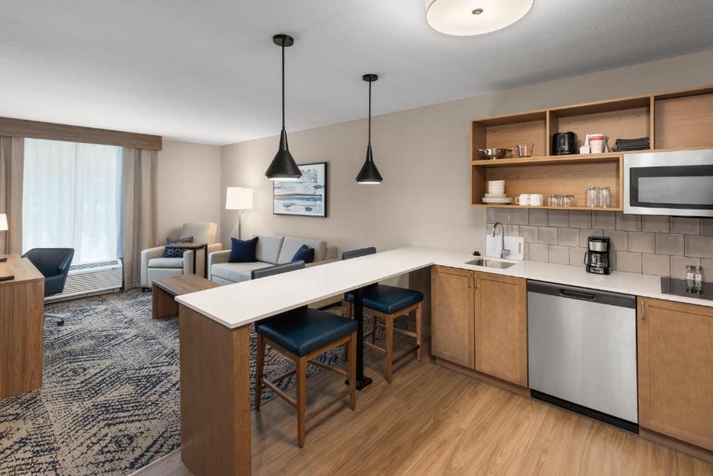 One-Bedroom King Suite room - Image 1