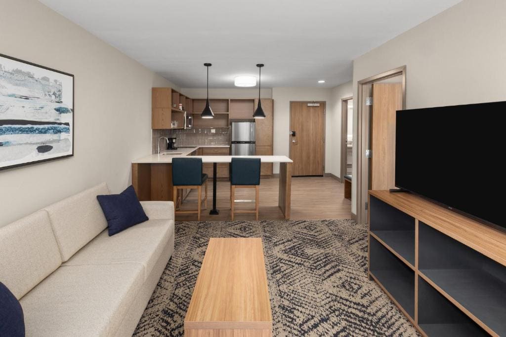 Queen Room - Hearing Accessible room - Image 3