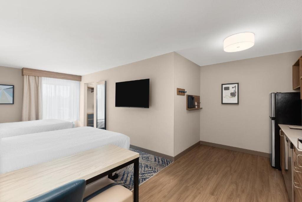 Studio Suite with Two Queen Beds room - Image 3