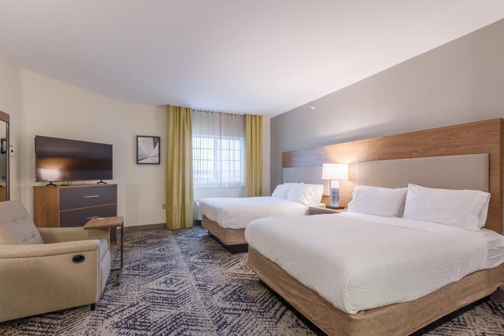 Queen Studio with Two Queen Beds - Non-Smoking room - Image 2