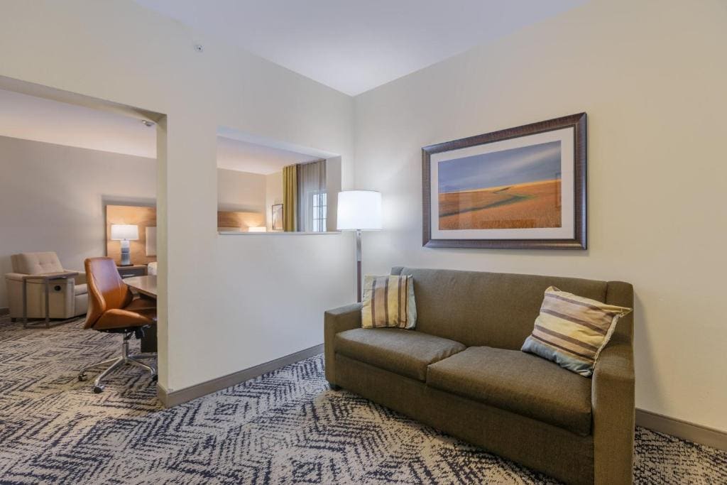 King Studio with Sofa Bed room - Image 1