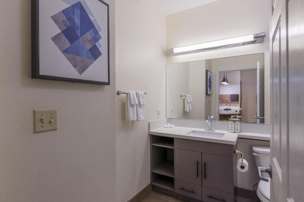 One-Bedroom King Suite with Sofa Bed room - Image 3