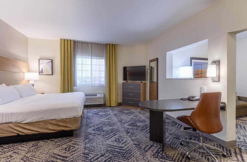 King Studio with Sofa Bed room - Image 2