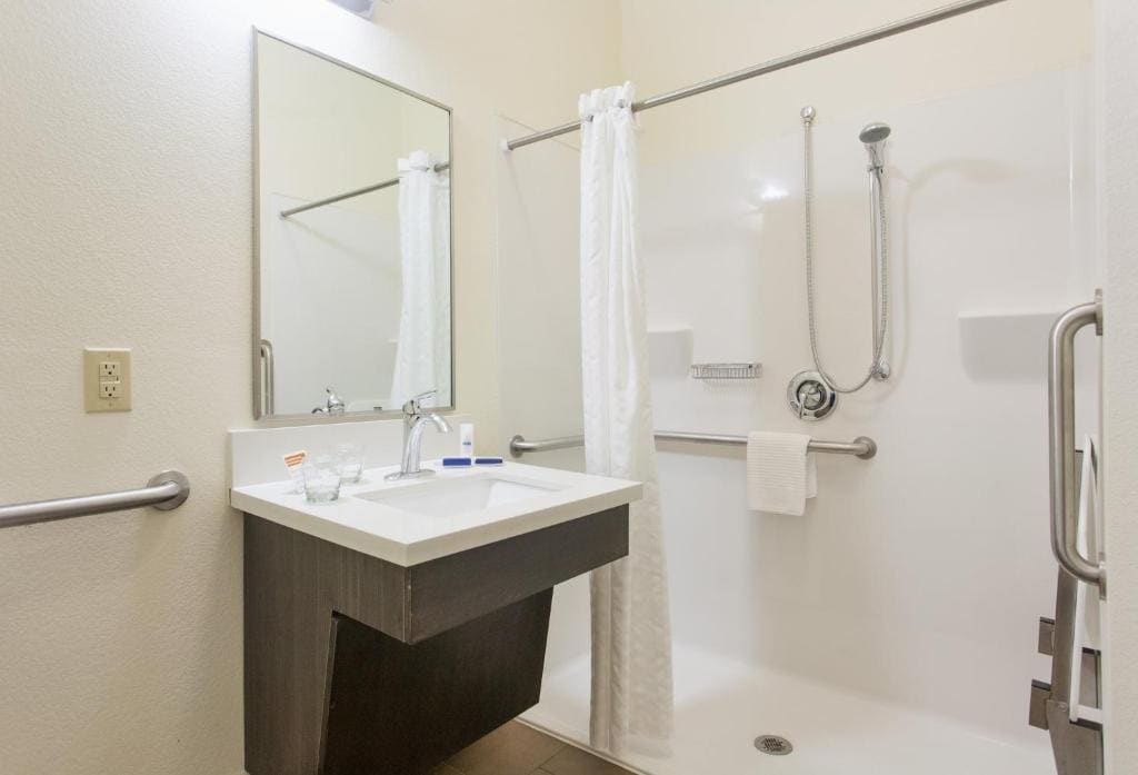 Two Queen Studio - Non-Smoking room - Image 1