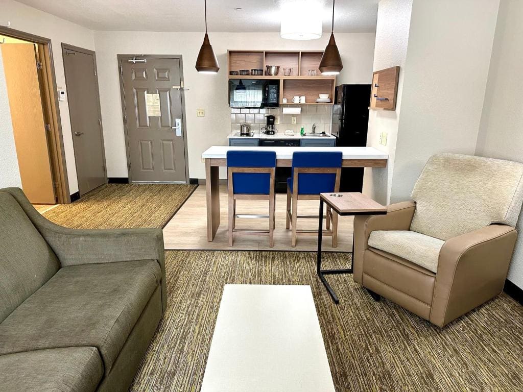 One-Bedroom Suite room - Image 3