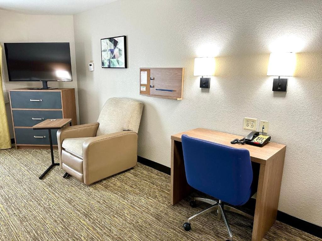 Studio Suite with Two Queen Beds room - Image 3