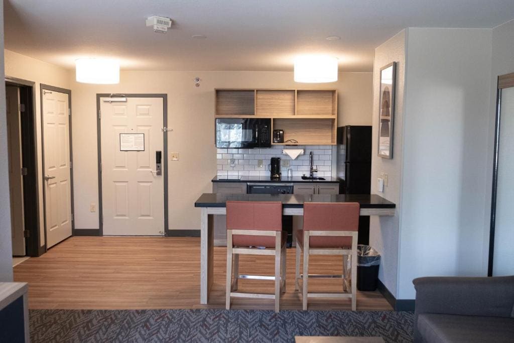 One-Bedroom King Suite with Sofa Bed room - Image 3