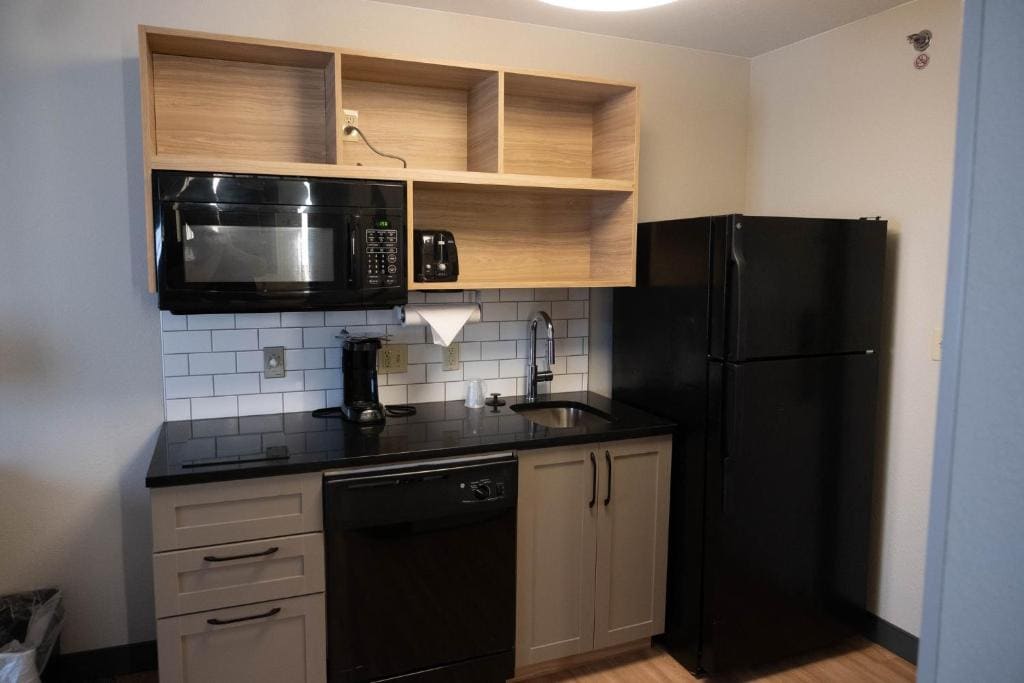 Studio Suite with Two Double Beds room - Image 1