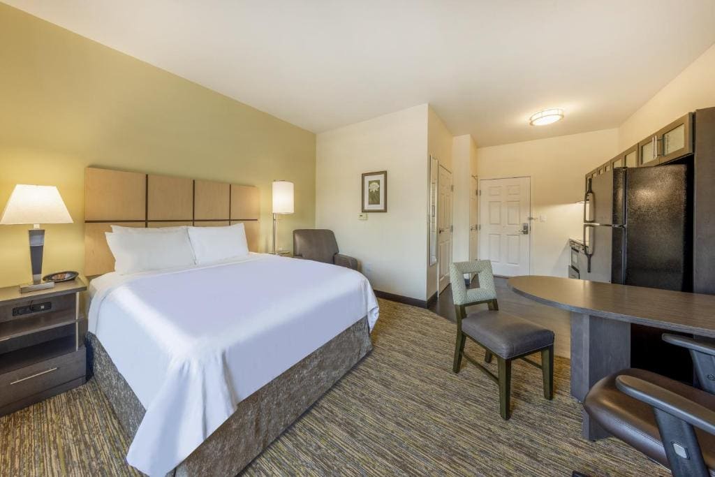 Queen Room - Mobility/Hearing Access - Non-Smoking room - Image 1