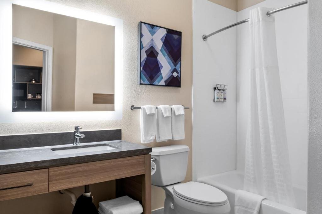 Queen Studio Suite - Hearing Accessible/ Non-Smoking room - Image 2