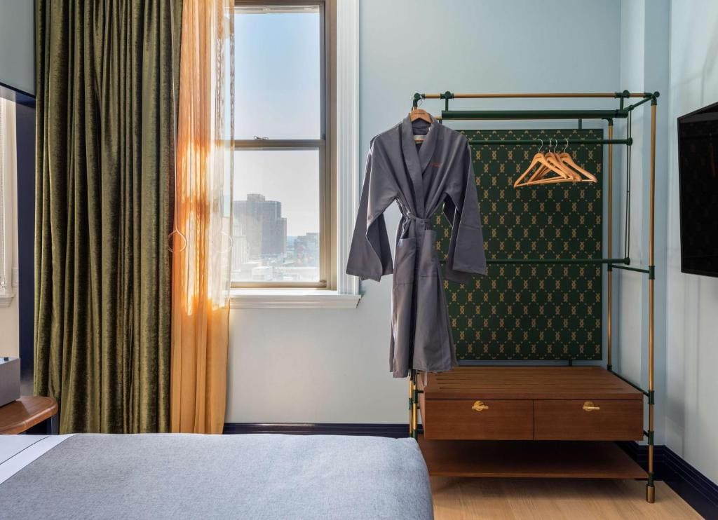 Queen Room with Two Queen Beds - Mobility Accessible room - Image 1