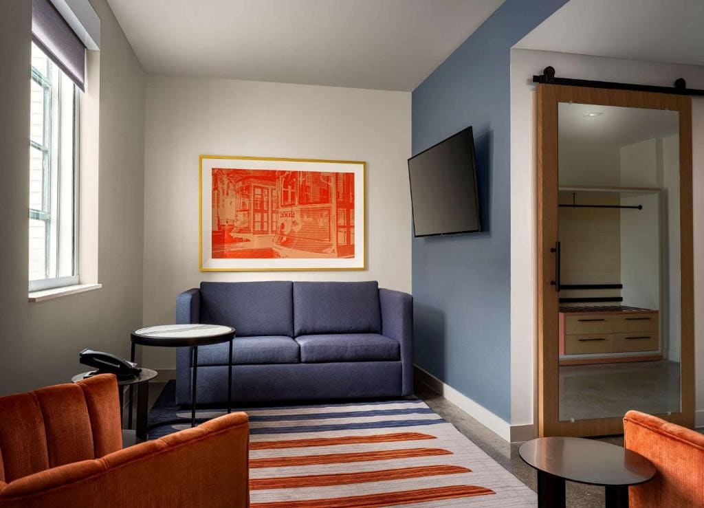 One-Bedroom King Suite room - Image 2
