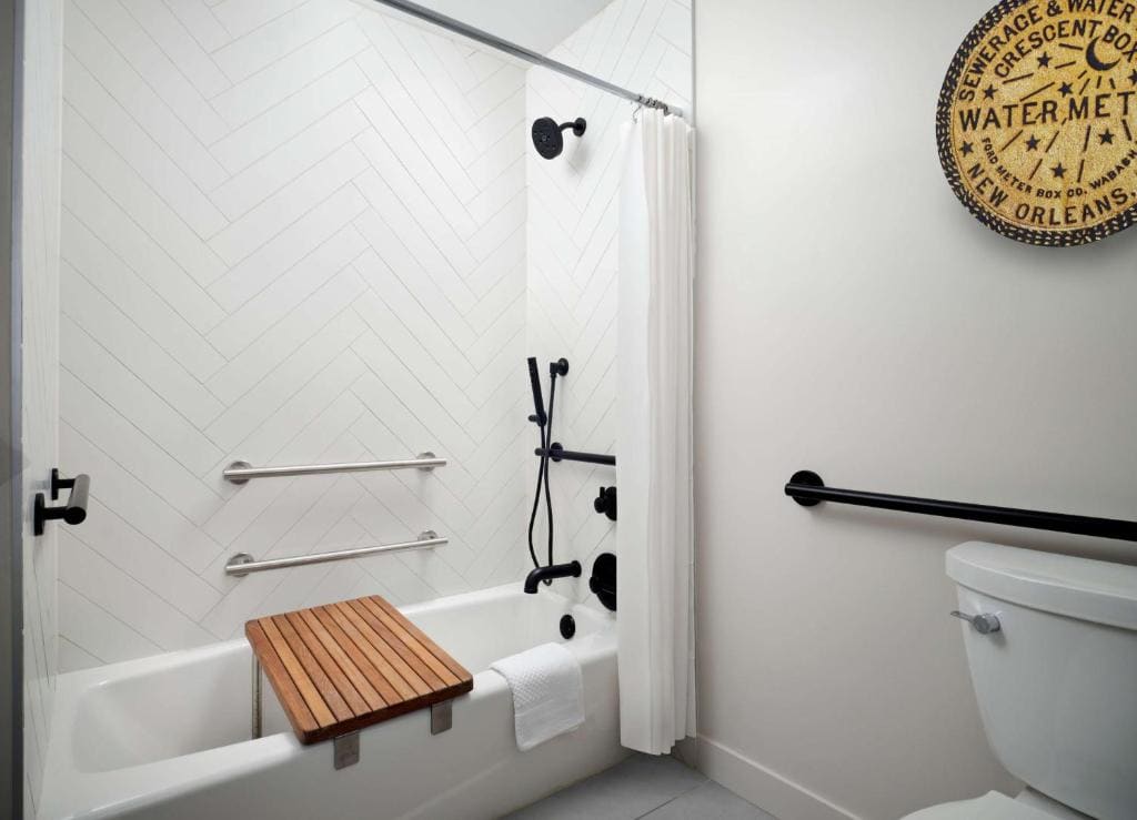 Deluxe Queen Room with Two Queen Beds and Tub - Mobility/Hearing Access room - Image 1