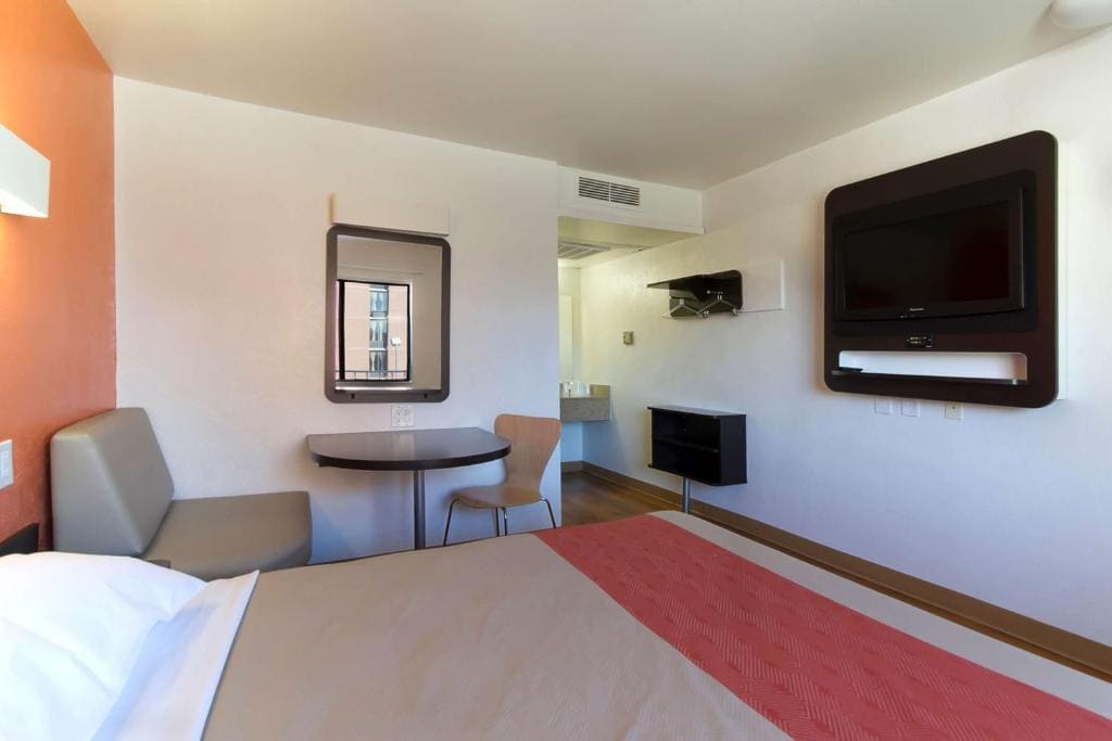 King Room - Non-Smoking room - Image 1
