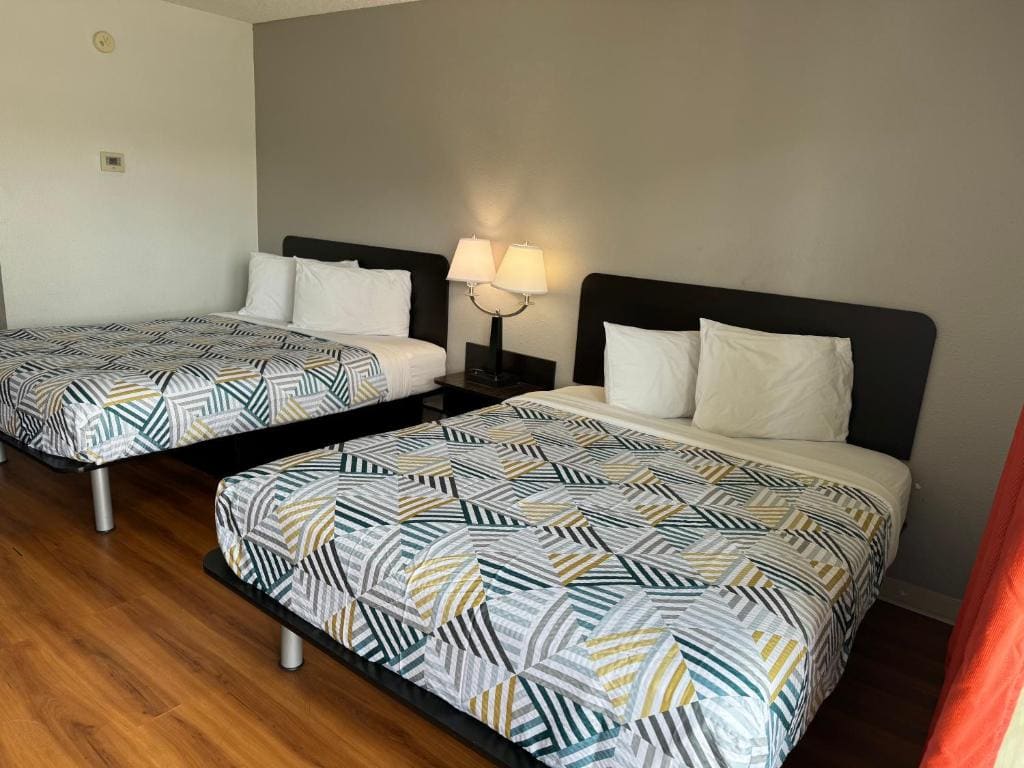 Deluxe Queen Room - Non-Smoking room - Image 1