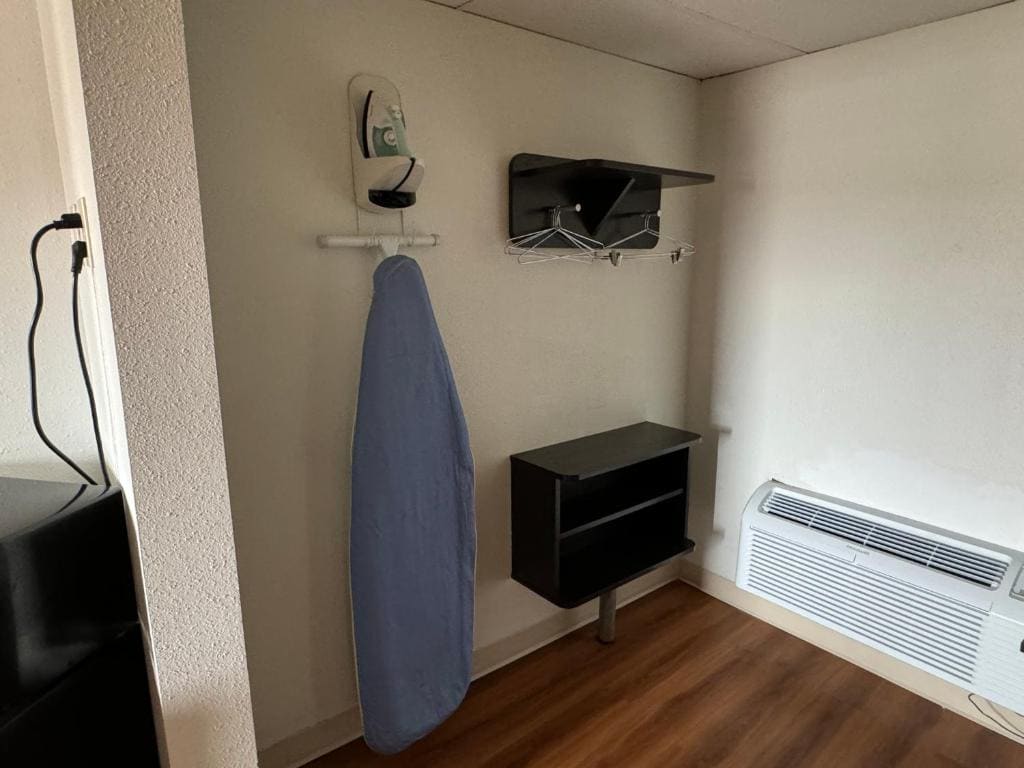 Queen Room - Disability Access - Non-Smoking room - Image 3