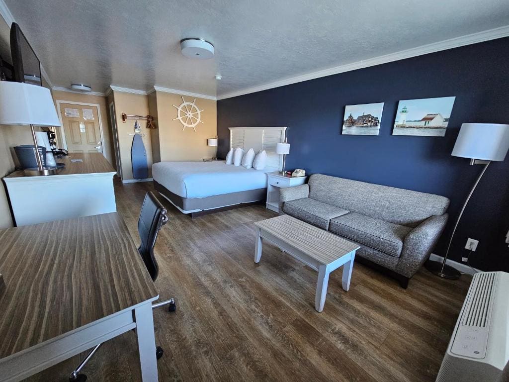 Deluxe Double Room with Balcony room - Image 3