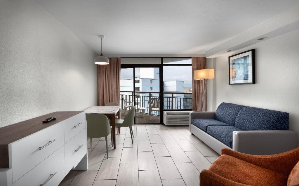 Double Suite with Partial Ocean View room - Image 2