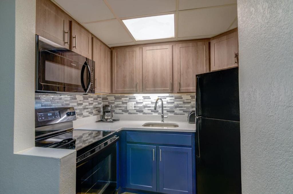 Double Suite with Partial Ocean View room - Image 3