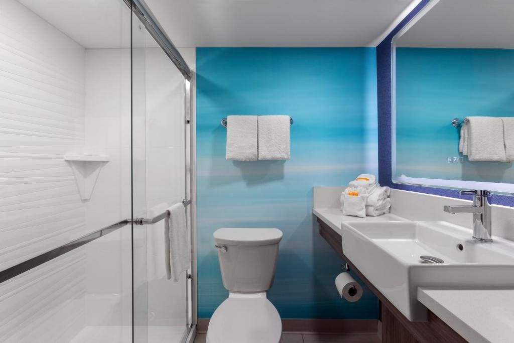 Oceanfront Queen Room with Two Queen Beds and Kitchenette room - Image 2