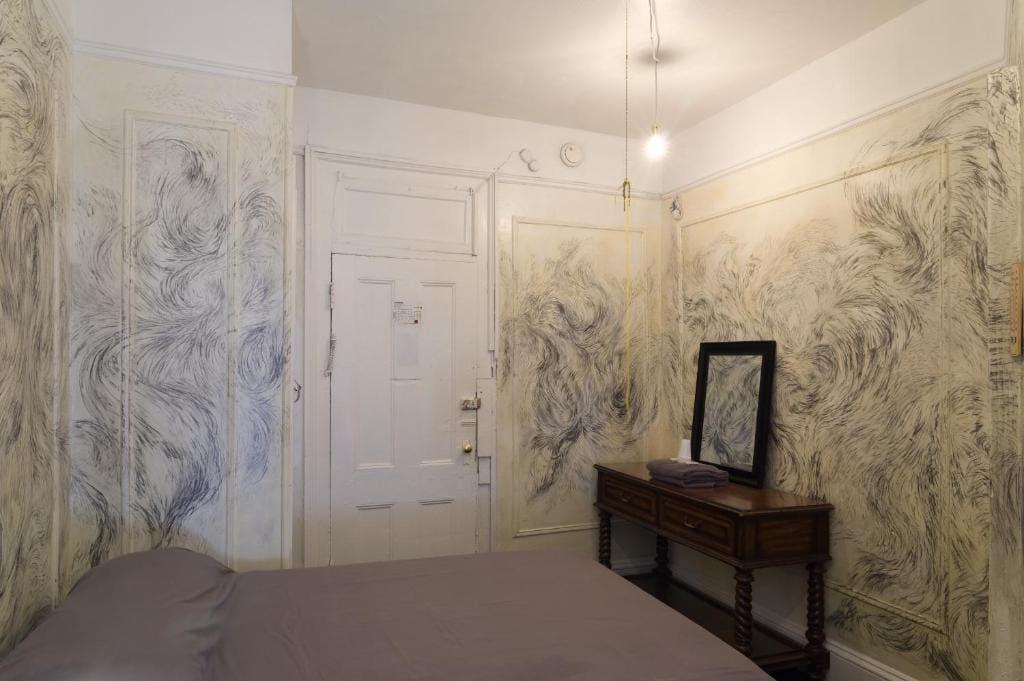 Double Room with Shared Bathroom room - Image 2