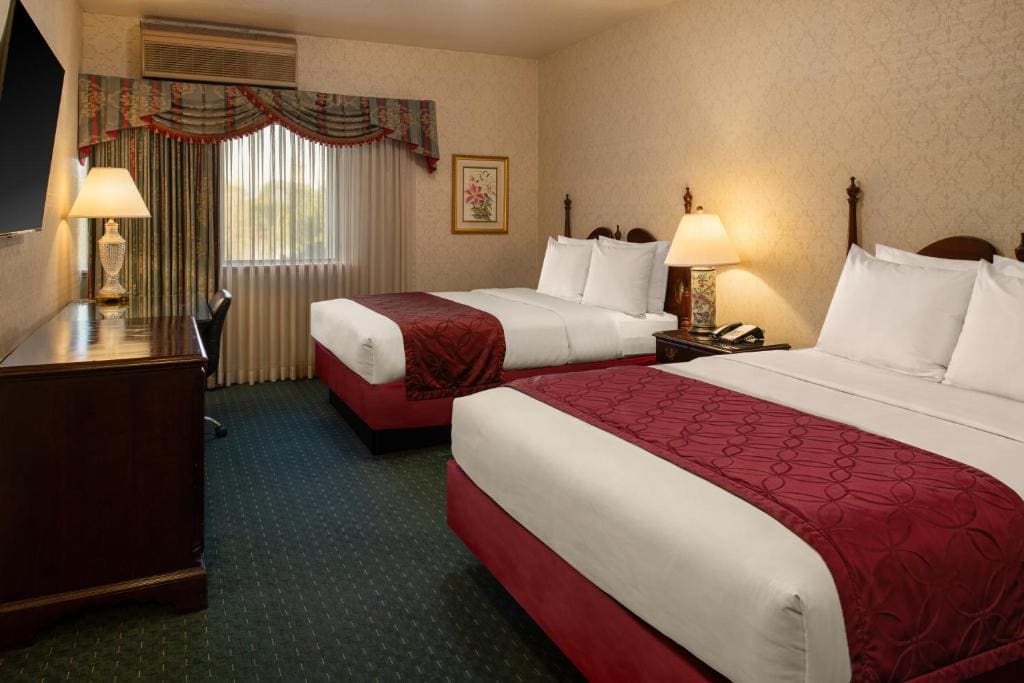 Queen Room with Two Queen Beds - Disability Access room - Image 2