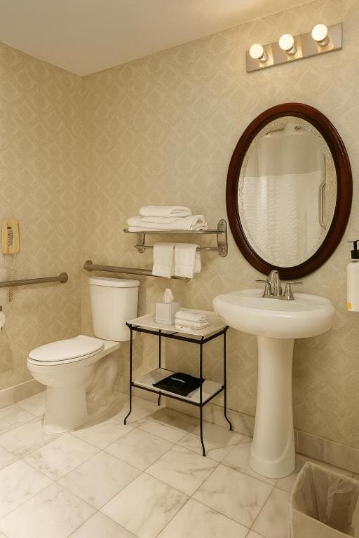 Queen Room with Two Queen Beds - Disability Access room - Image 3