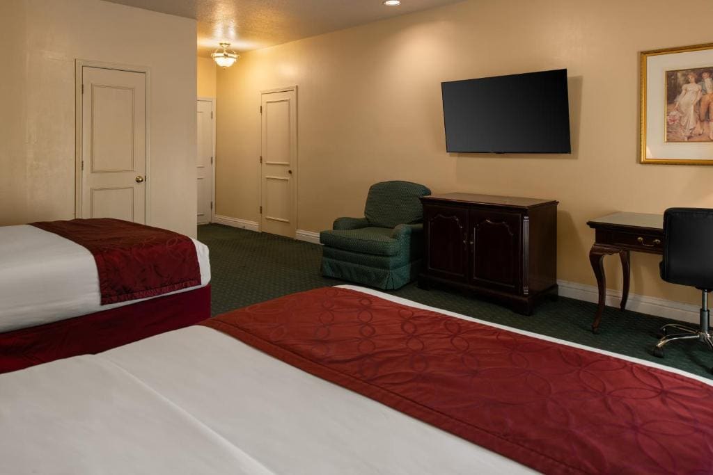 Queen Room with Two Queen Beds room - Image 1