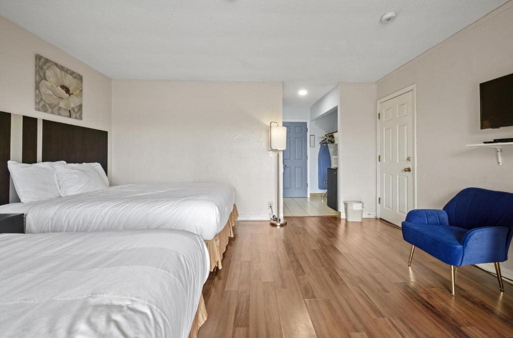 Double Room with Two Double Beds - Non-Smoking room - Image 3