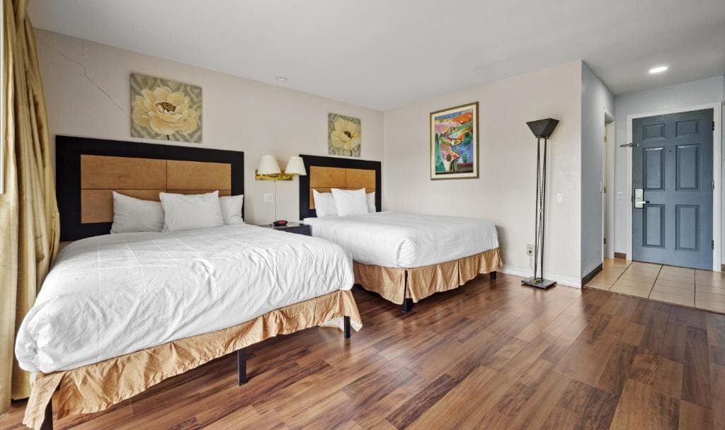 Double Room with Two Double Beds - Non-Smoking room - Image 1