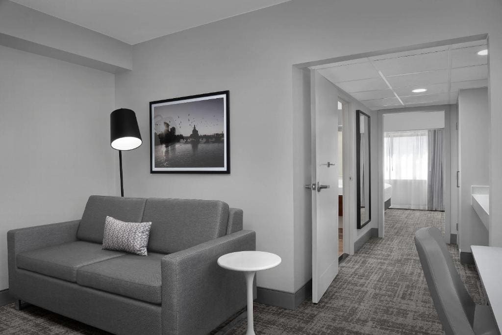 One-Bedroom King Suite - Disability Access/Non-Smoking room - Image 2