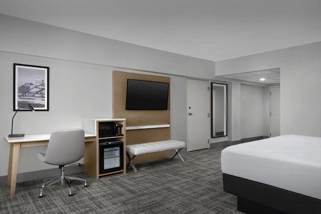 King Room - Disability Access/Non-Smoking room - Image 2