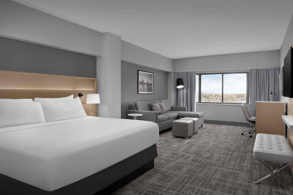 King Room with Sofa Bed - Non-Smoking room - Image 3