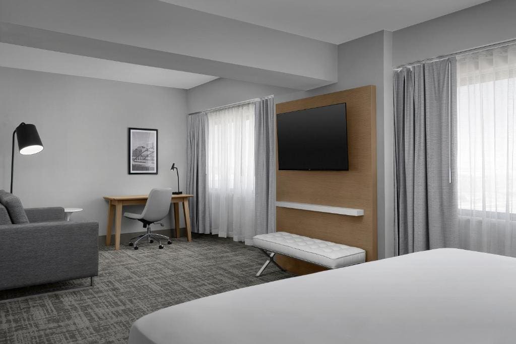 King Suite - Accessible/Non-Smoking room - Image 1