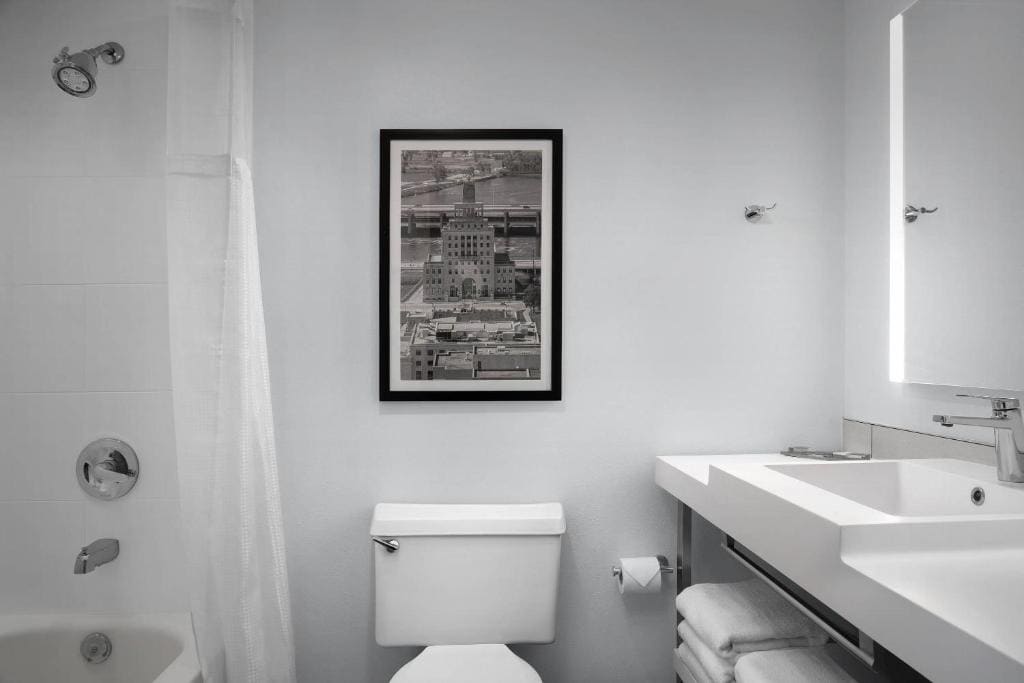 One-Bedroom King Suite with Sofa Bed - Non-Smoking room - Image 1