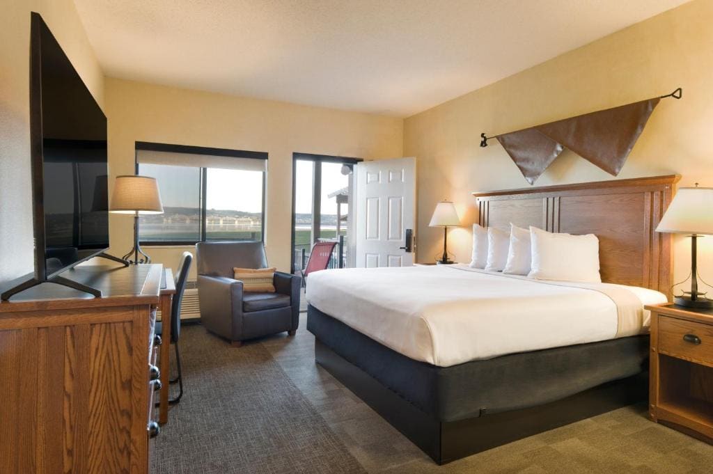 Queen Room with Two Queen Beds - Atrium View room - Image 2