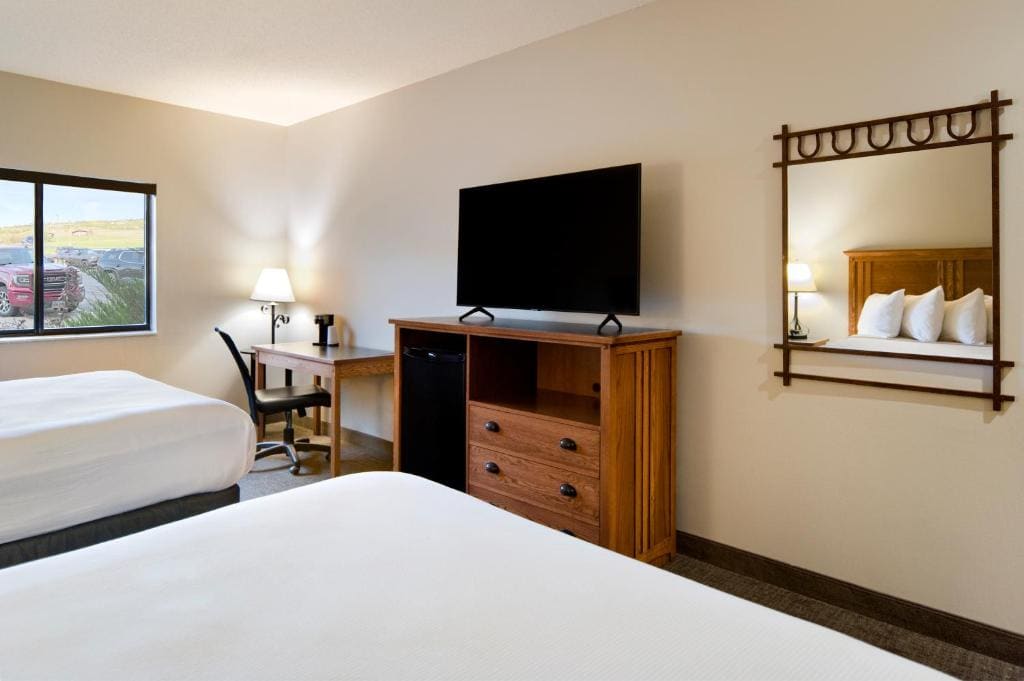 Queen Room with Two Queen Beds - Atrium View room - Image 3