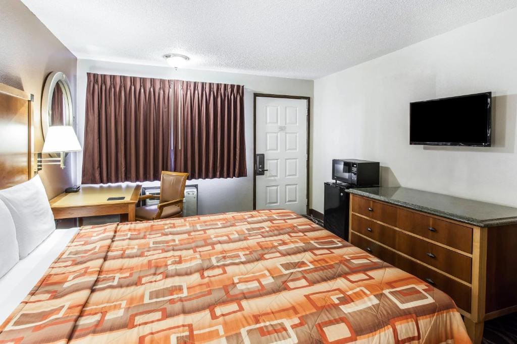 Superior King Room with Lake View - Non-Smoking room - Image 1