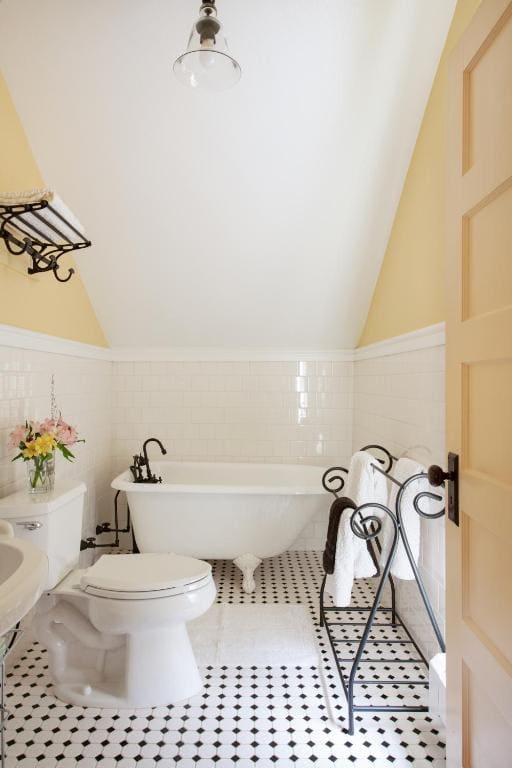 Queen Suite room - Image 3