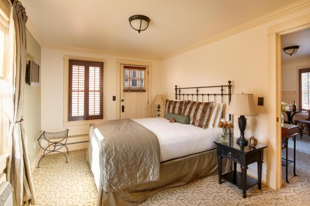 Queen Suite room - Image 1