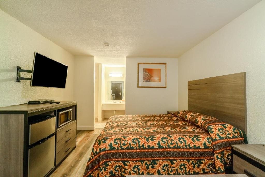King Bed Non-Smoking room - Image 1
