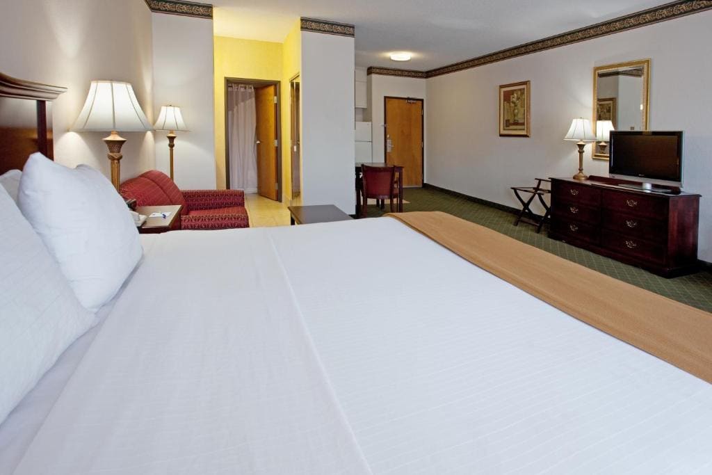 King Suite Non-Smoking room - Image 1